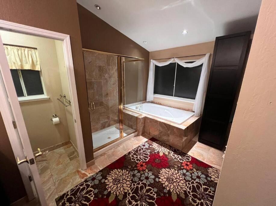 A Master Suite With Own Kitchenette And Bath Walnut Creek Exterior photo